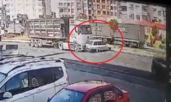 Kayseri'de tırla çarpışan otomobilin takla attığı kaza kamerada