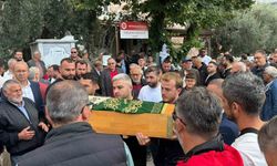 Kazada hayatını kaybeden hamile anne, 3 yaşındaki kızı ve bebeği toprağa verildi