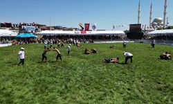 Kula Er Meydanı'nda Başpehlivan Feyzullah Aktürk