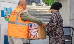 Kuşadası'nda ihtiyaç sahiplerine 2 bin 831 gıda kolisi ulaştırıldı