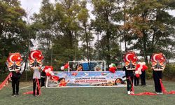 Ladik'te uçurtmalar çocuklar için gökyüzüne yükseldi