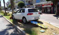 Manavgat'ta otomobiller çarpıştı: 2 yaralı