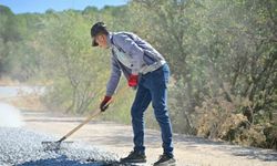 Manisa Büyükşehir'den 2 ilçenin 10 mahallesine ulaşım sağlayan yola asfalt
