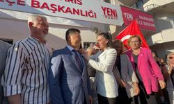 Marmaris Belediye Başkanı Ünlü, CHP'den istifa ederek Yeni Parti'ye katıldı