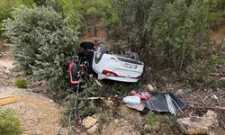 Mersin'de seyir halindeki otomobil devrildi: 1 ağır yaralı
