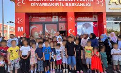 MHP'den Diyarbakır'daki yüzlerce öğrenciye kırtasiye ve ayakkabı desteği
