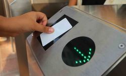 Öğrenci okula giriyor, velinin telefonuna bildirim gidiyor