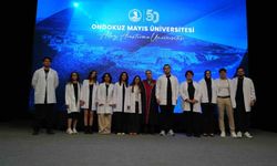 OMÜ Tıp Fakültesinde 250 öğrenci beyaz önlük giydi