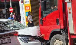 Otomobil park halindeki kamyonete çarptı: 1 yaralı