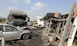 Otoyolda tır karşı şeride geçti, ortalık savaş alanına döndü:1 ölü, 2 yaralı