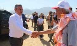 Özgür Özel, Manisa'da üzüm kurutma alanında üreticilerle buluştu