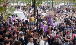 Paris'te binlerce kişi, polis ve jandarmanın silah kullanımına ilişkin yasaya karşı sokaklara döküldü