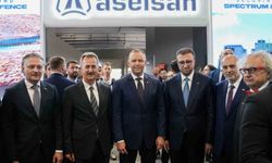 Polonya Cumhurbaşkanı Nawrocki, ASELSAN standını ziyaret etti