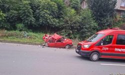 Rize'de tır arızalanan otomobile çarptı: 1'i ağır 2 yaralı