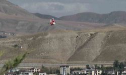 Sarılık hastası bebek ambulans helikopter ile Van'a getirildi