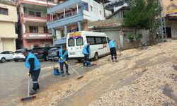 Şiddetli yağış sonrası Antakya'da temizlik ekipleri sahaya çıktı