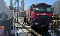 Söke'deki kağıt fabrikası yangınına itfaiyeden hızlı müdahale