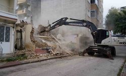 Tehlike oluşturan metruk yapılar yıkıldı
