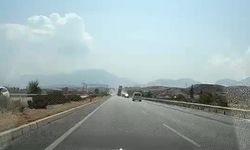 Tırın açık unutulan tırı dorsesi, EDS levhasını yerinden söktü