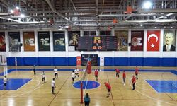 Tunceli'de Ahilik Haftası'nda protokol ve esnaflar voleybol sahasında buluştu