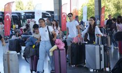Üniversite için Antalya'ya geldiler, yurtlarına kadar eşlik edildi