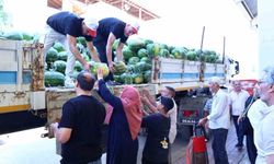Üreticinin karpuzu Büyükşehir eliyle ihtiyaç sahibine ulaştırılıyor