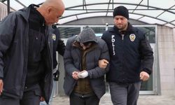 Üvey babasını bıçaklayarak öldüren sanık hakim karşısında