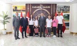 Vali Çağatay'dan başarılı sporculara hediye