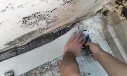 Yağmur suyu giderine sıkışan yavru kediyi itfaiyeciler kurtardı