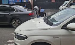 Zeytinburnu'nda okul çevresinde yapılan polis uygulaması sırasında 2 şüpheli gözaltına alındı