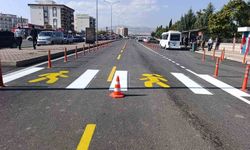 Adıyaman'da asfalt sonrası yol çizgileri trafik güvenliği için yenileniyor