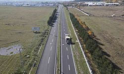 Ardahan'da asfaltlanan yollara son dokunuş: Şerit çizgileri çizildi