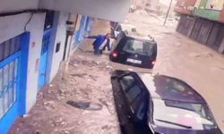 Ayazağa'da sel felaketinde araçların üst üste bindiği anlar görüntülendi