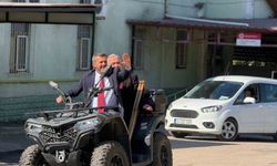 Başkan Çetinkaya makam aracını bıraktı, mahalleyi ATV ile gezdi