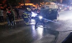 Batman'da seyir halindeki otomobil alev aldı