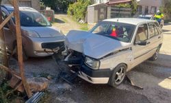 Bilecik'te otomobil elektrik direğine çarptı: 1 yaralı