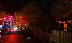 Bolu'da üzerine yıldırım düşen ev alev alev yandı