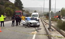 Burdur'da bariyerlere çarpan otomobil takla attı: 1 ölü, 4 yaralı