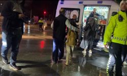 Burdur'da öğrenci servisi ile otomobil çarpıştı: 12 öğrenci hafif yaralı