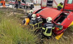 Burdur'da otobüs ile otomobil çarpıştı: 2 yaralı