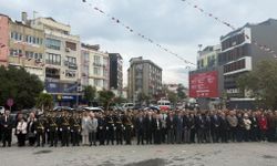 Burhaniye'de çelenk sunma töreni yapıldı
