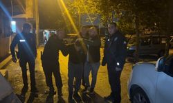 Bursa'da hareketli gece: 15 yıl hapis cezasıyla aranan arkadaşını yakalatmamak için havaya ateş açtı