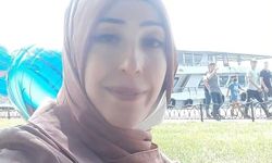 Çocuklarını kenara iterek kurtaran anne, devrilen minibüsün altında kalarak hayatını kaybetti