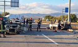 Çorum'da iki otomobil çarpıştı: 7 yaralı