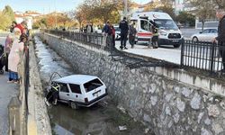 Çorum'da otomobil dereye uçtu: 1 yaralı