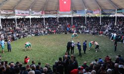 Cumhuriyet ile yaşıt karakucak güreşlerine yoğun ilgi