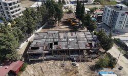 Depremde 2 evladını ve eşini kaybeden baba, 'Yeter ki çocuklar yaşasın' sloganıyla çıktığı yolda 5 eğitim yuvasının inşasını sürdürüyor