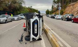 Devrilen otomobilden şans eseri burnu bile kanamadan çıktı