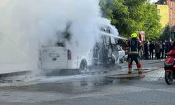 Dursunbey'de ticari araç yandı