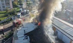 Düzce'de çatısı yanan kıraathane kullanılmaz hale geldi